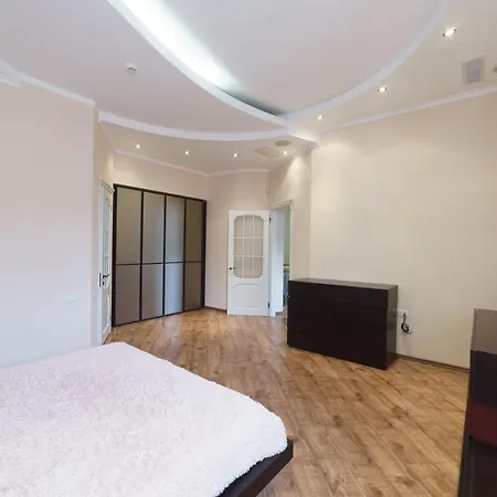 Katerynyska 2 Level Apartment With Sauna Odesa Exterior photo